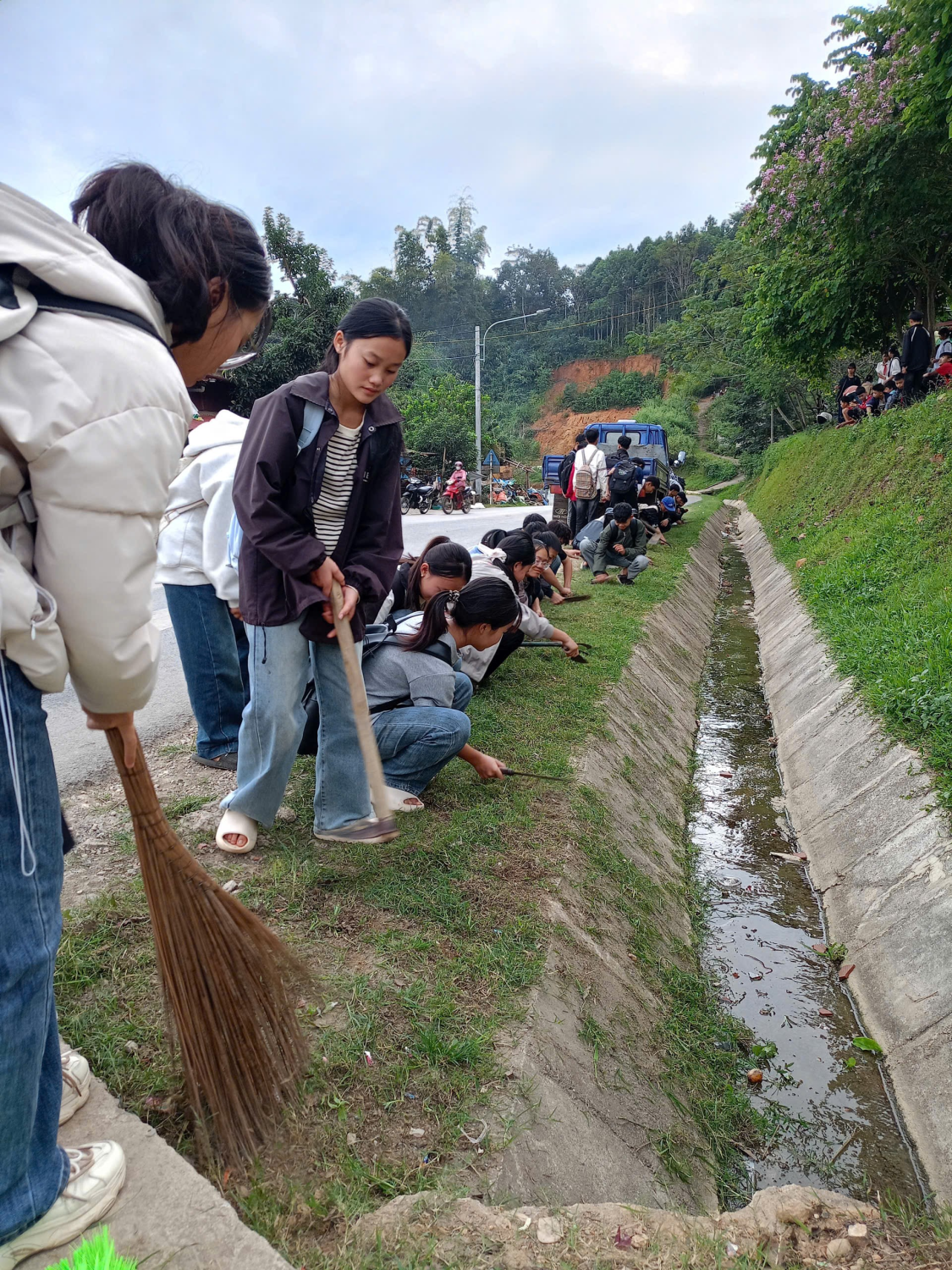 KẾT NỐI NHÀ TRƯỜNG – GẮN BÓ CỘNG ĐỒNG: CHUẨN BỊ NGÀY HỘI ĐẠI ĐOÀN KẾT BẢN NÁT 18/11/2025