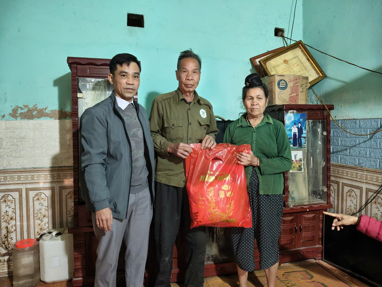 TRI ÂN NGƯỜI CÓ CÔNG VỚI CÁCH MẠNG LAN TỎA ĐẠO LÝ UỐNG NƯỚC NHỚ NGUỒN