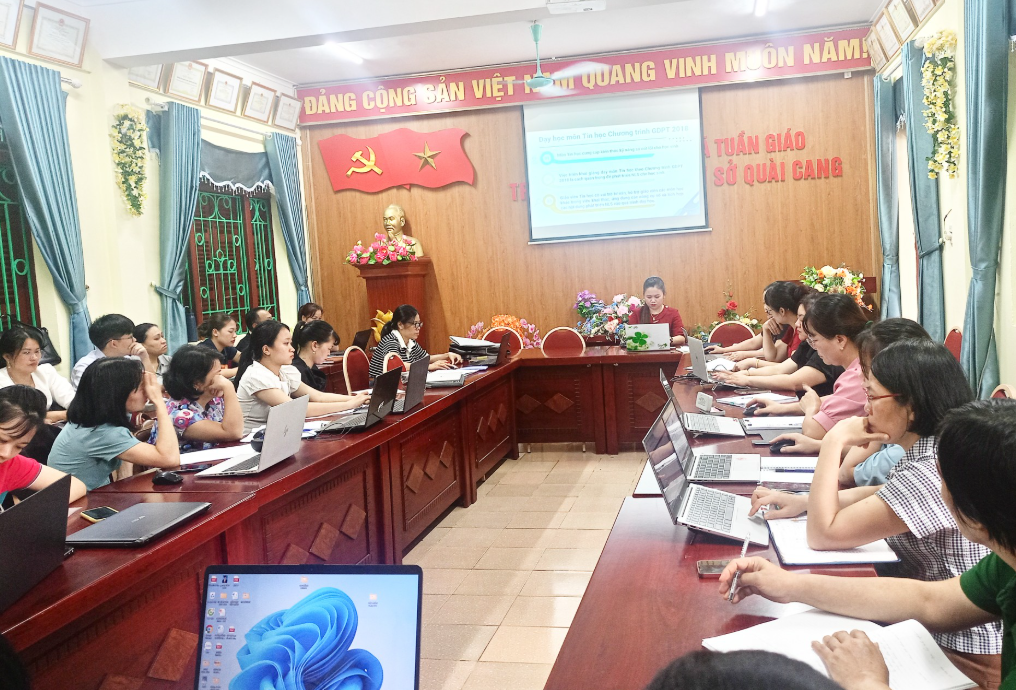 CHUYÊN ĐỀ NGOẠI KHÓA: HỌC SINH HỌC CÁCH TỰ BẢO VỆ MÌNH TRƯỚC “BÃO” THÔNG TIN