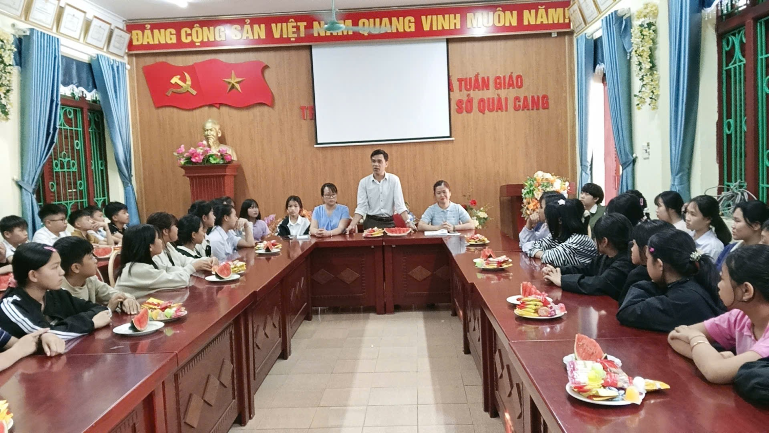 TRƯỜNG THCS QUÀI CANG, XÃ TUẦN GIÁO GẶP MẶT HỌC SINH THAM GIA THI GIAO LƯU CÁC MÔN NGỮ VĂN, TOÁN, TIẾNG ANH KHỐI 6, 7, 8 CẤP XÃ
