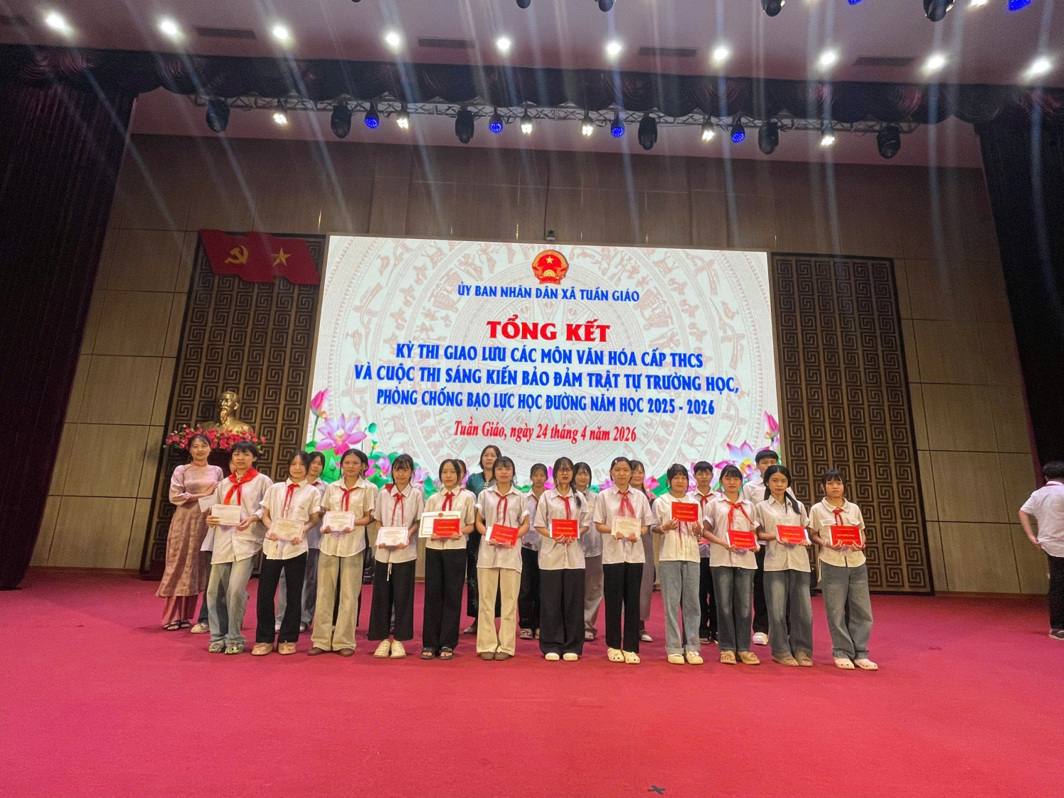 VINH DANH NHỮNG BÔNG HOA RỰC RỠ TRONG PHONG TRÀO HỌC TẬP VÀ SÁNG TẠO