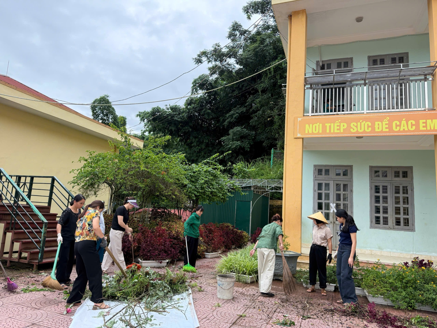 CHUNG TAY CHỈNH TRANG KHUÔN VIÊN – SẴN SÀNG CHÀO ĐÓN             NĂM HỌC MỚI 2026–2027