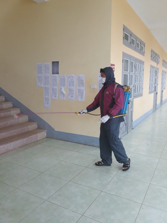 Huyện Tuần Giáo hiện có 75 trường học từ bậc Mầm non đến THPT, 1 trung tâm GDNN-GDTX với hơn 27.000 học sinh. Trước tình hình dịch Covid-19 diễn biến phức tạp, ngành Giáo dục huyện Tuần Giáo đã chủ động triển khai nhiều biện pháp phòng, chống dịch bệ